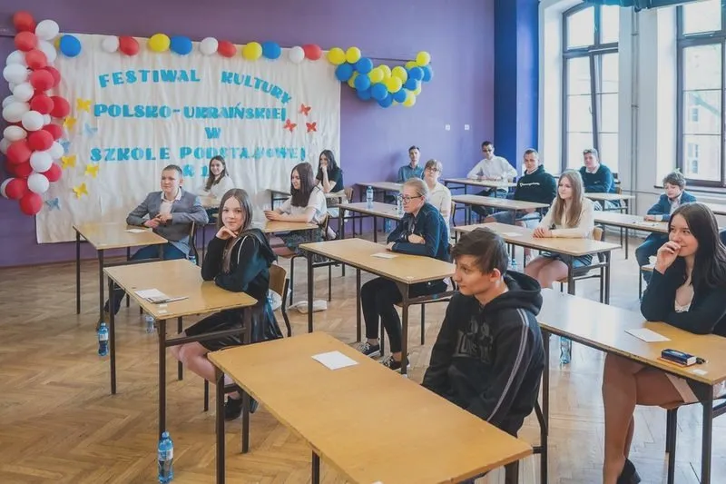 Jak napisać rozprawkę? Kluczowe elementy, argumenty i struktura pracy