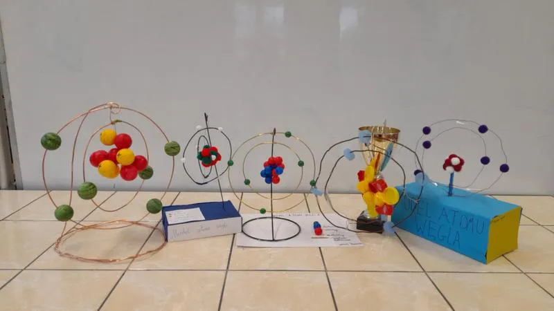Właściwości atomu węgla